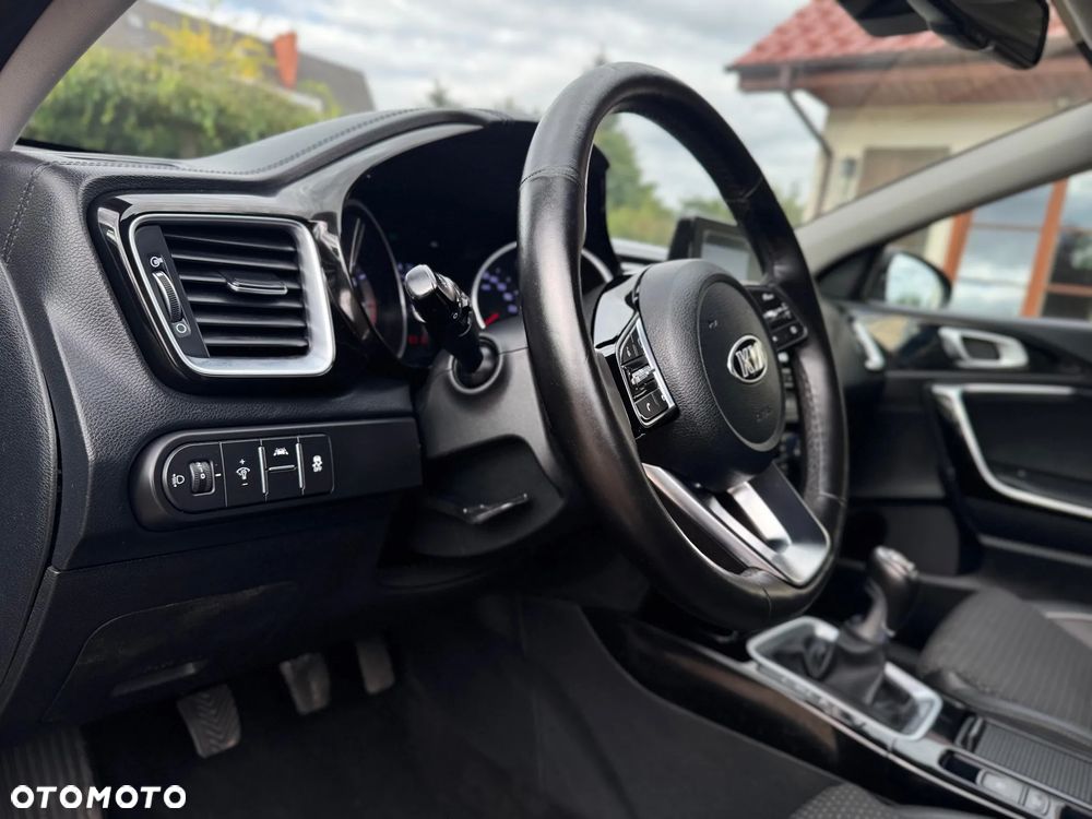 Kia Ceed 1.4 T-GDI L Business Line - 26