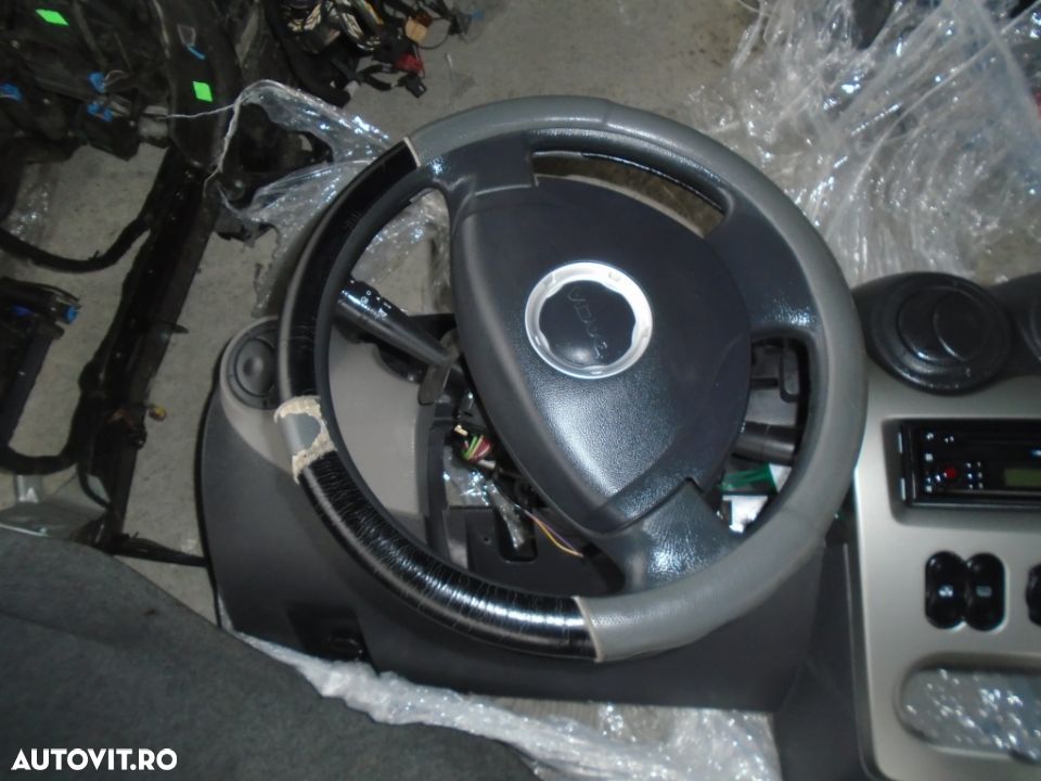 Plansa de bord cu airbag pasager si airbag volan Dacia Sandero din 2011 volan pe stanga - 2