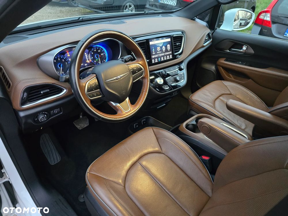 Chrysler Pacifica - 26