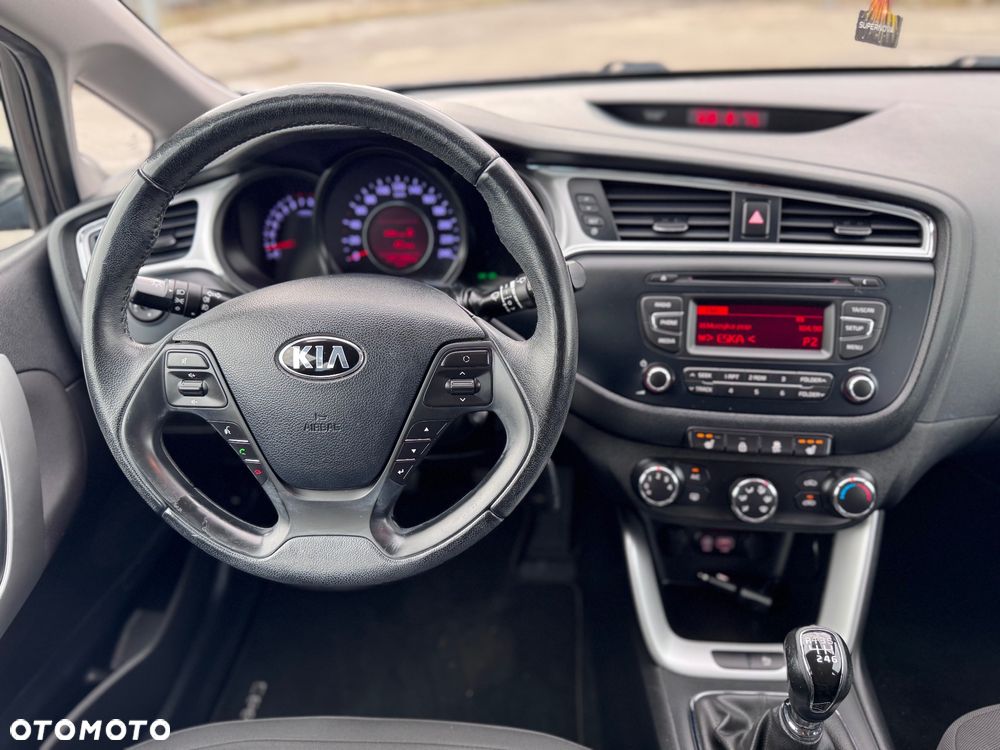 Kia Ceed - 38