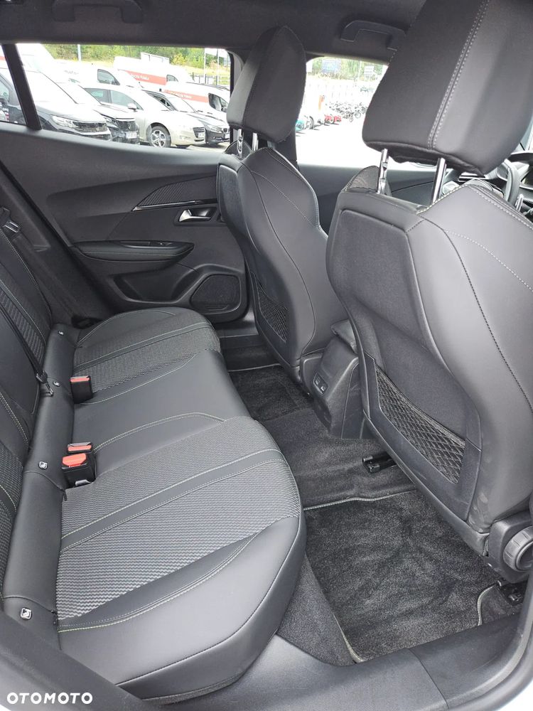 Peugeot 2008 PureTech 130 Allure S&S EAT8 - 11