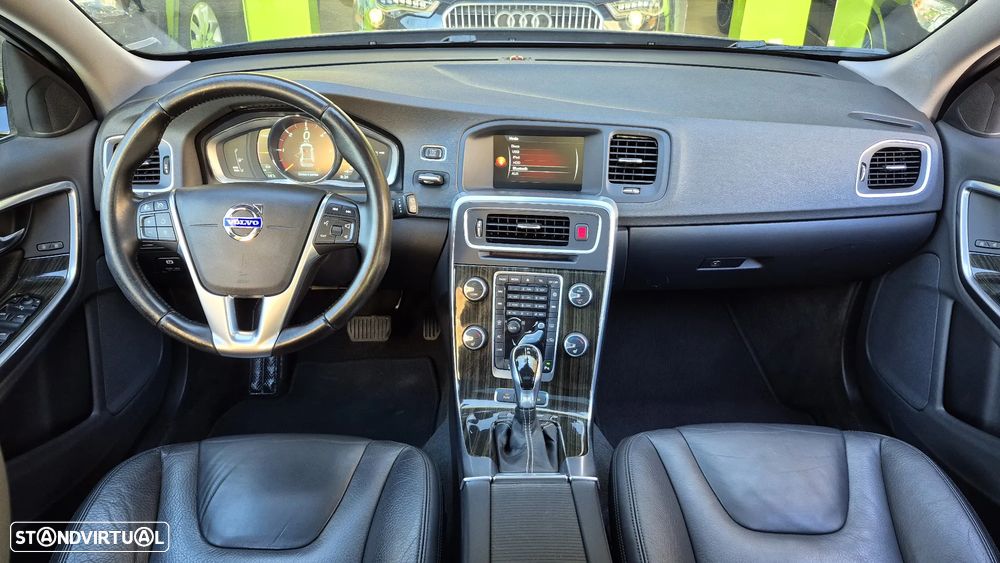 Volvo V60 D6 Plug-In-Hybrid AWD Geartronic Momentum - 9