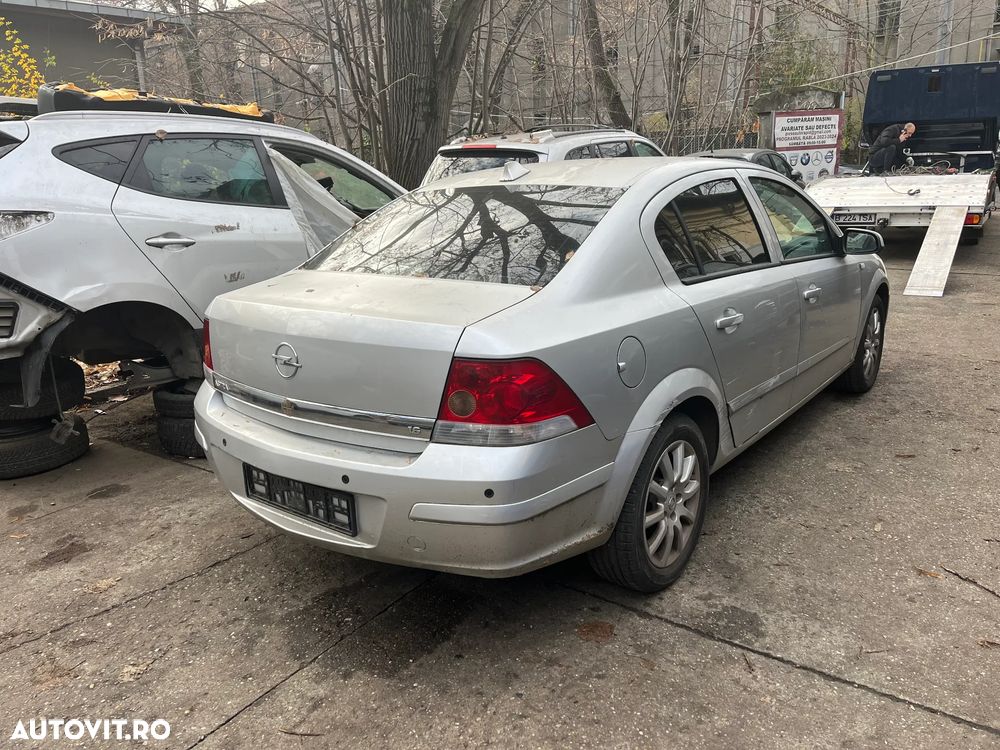 Dezmembrez Opel Astra H sedan gri argintiu Z157 1,6 benzina 2008 - 7