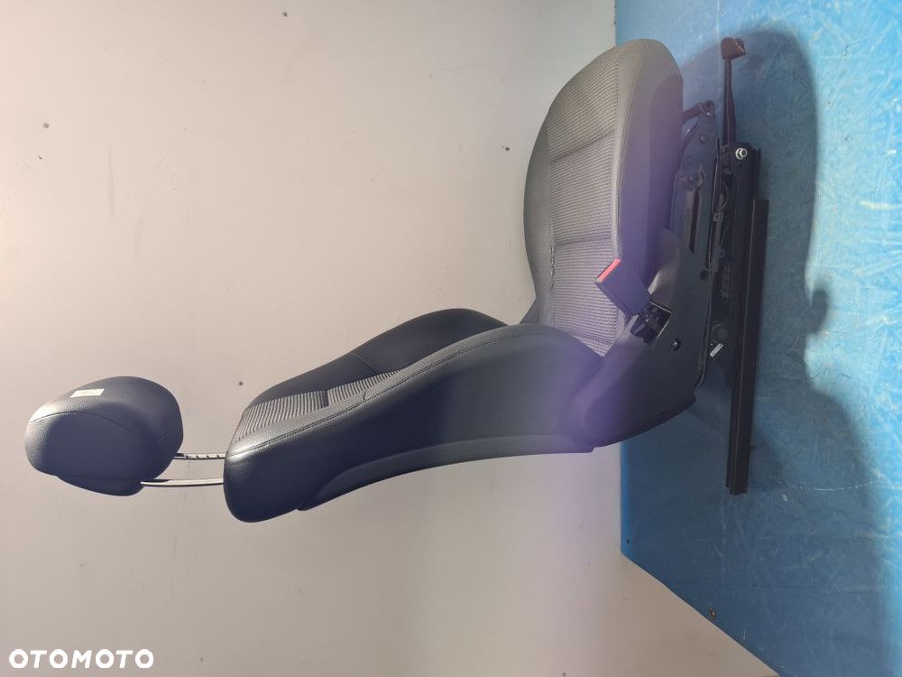 FOTEL KIEROWCY  MERCEDES W203 LIFT - 6