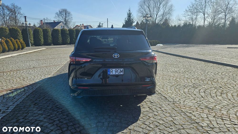 Toyota Sienna - 4