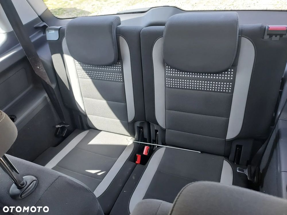 Volkswagen Touran 1.6 TDI DPF BlueMotion Technology Highline - 12