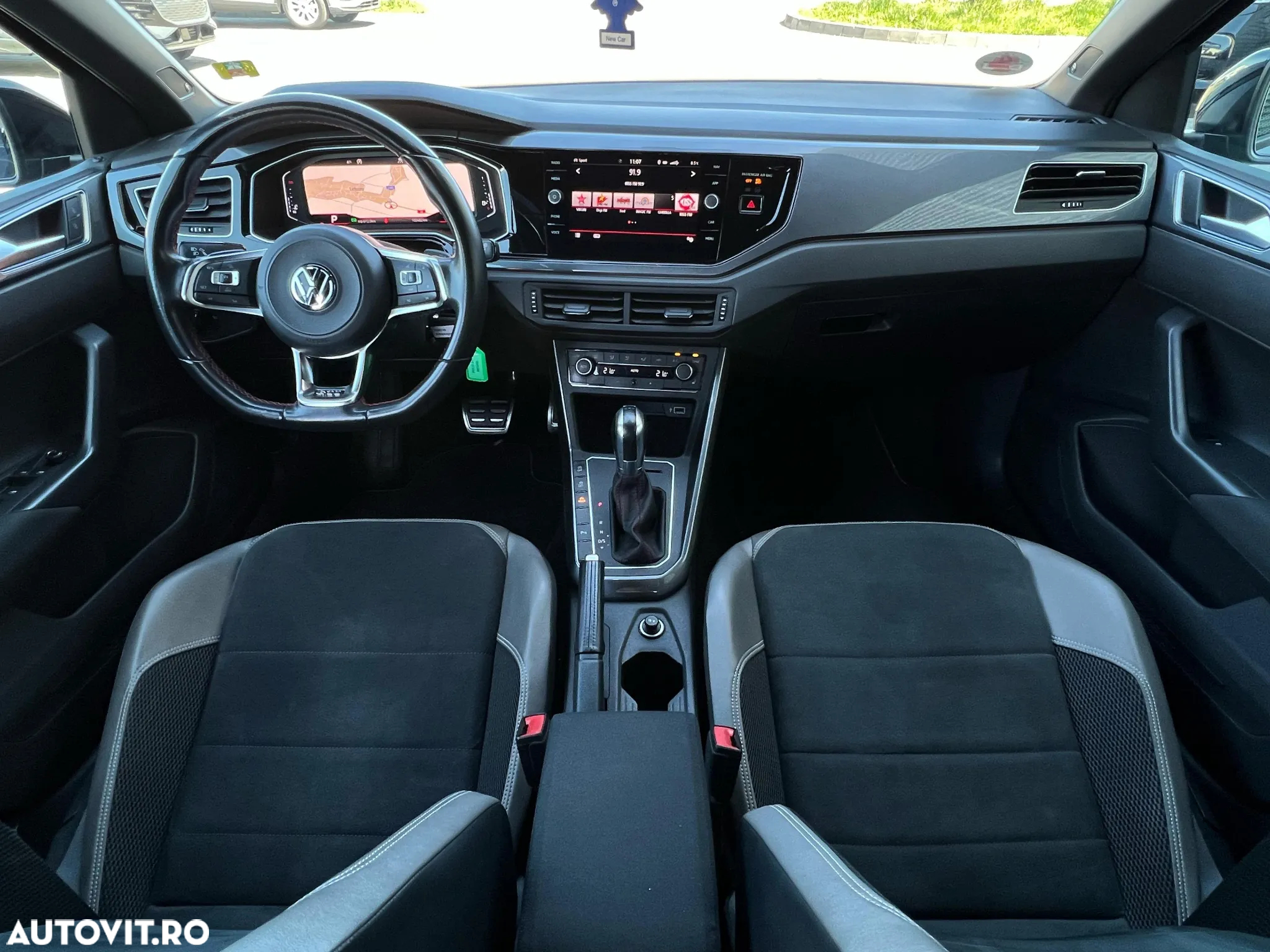 Volkswagen Polo 2.0 TSI DSG GTI - 18