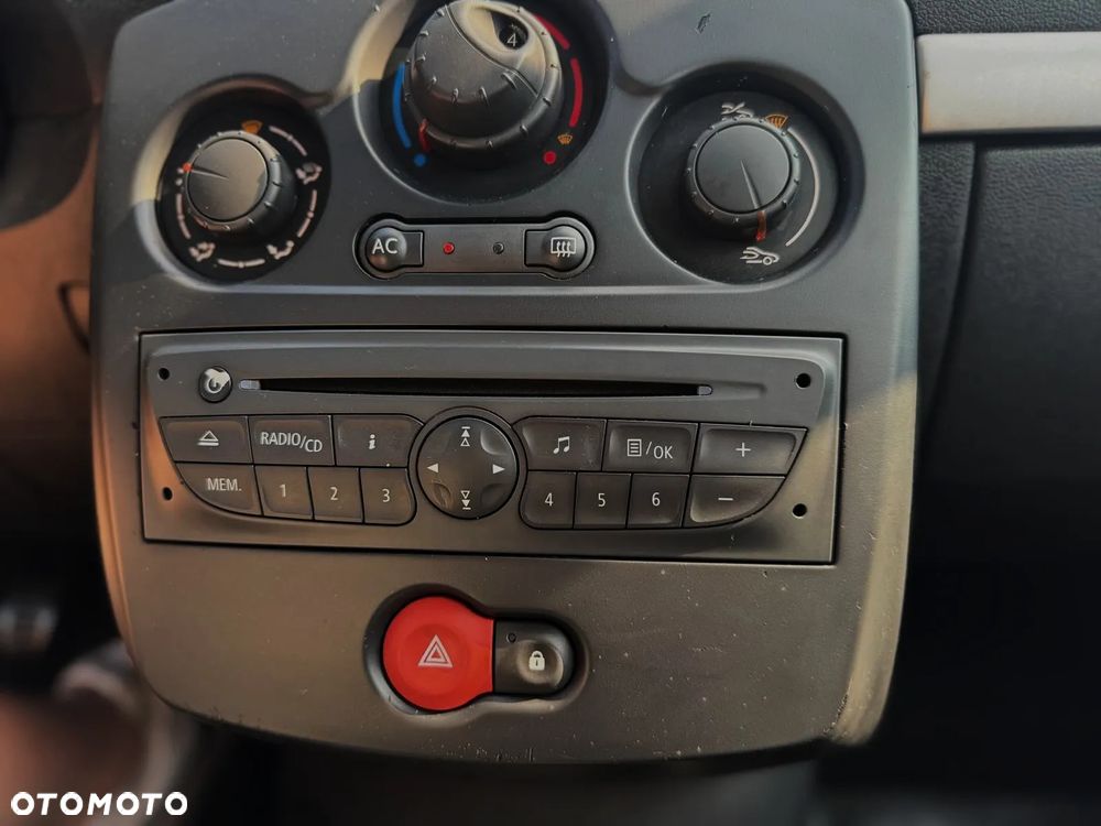 Renault Clio - 17