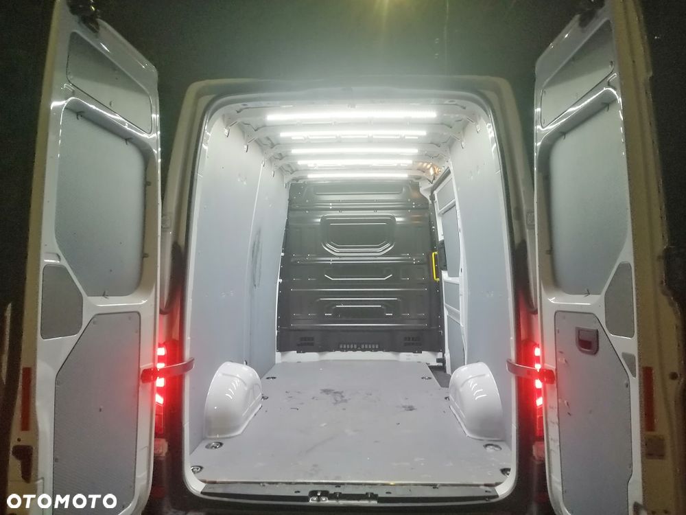 Volkswagen Crafter - 2