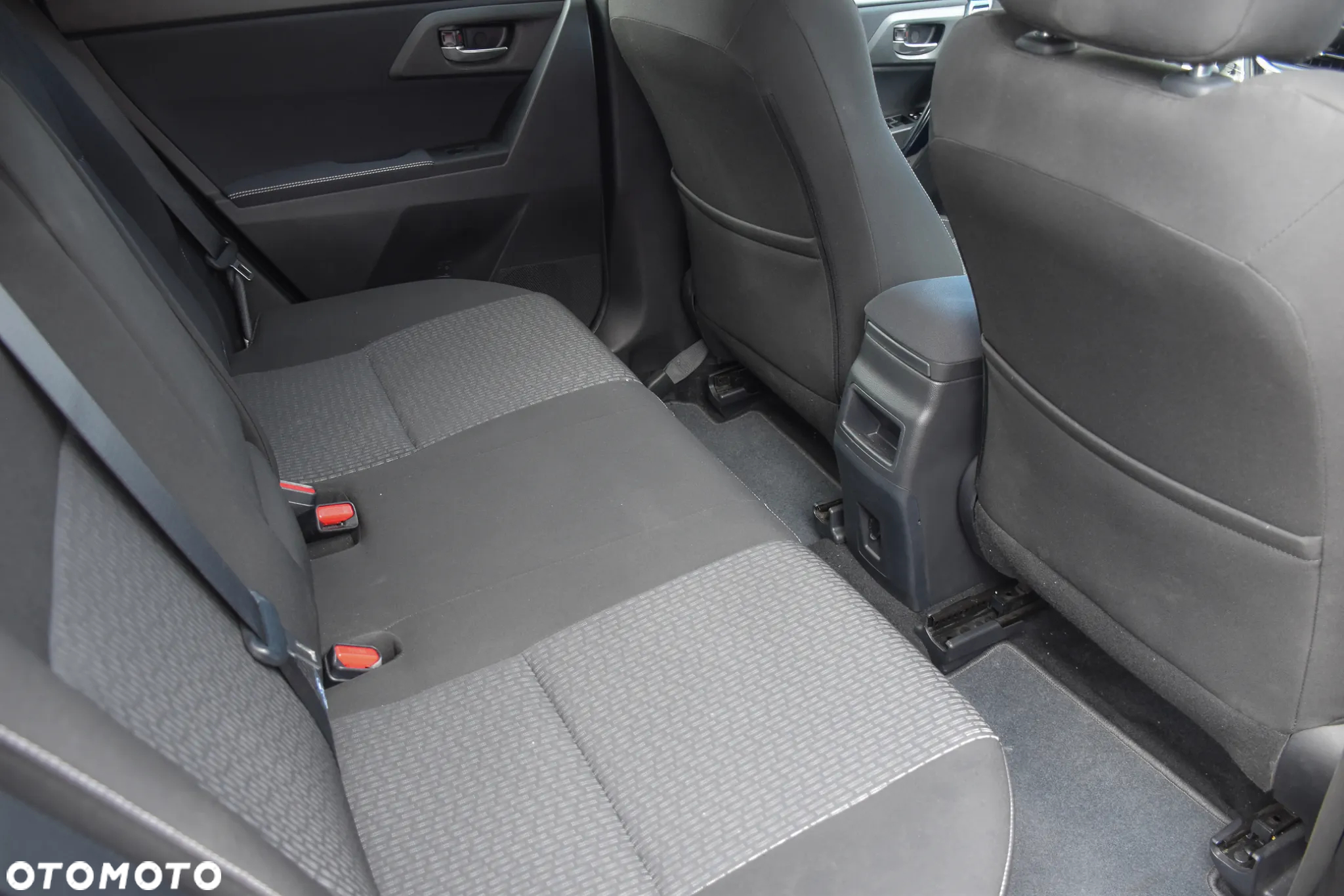 Toyota Auris 1.6 Premium + - 33
