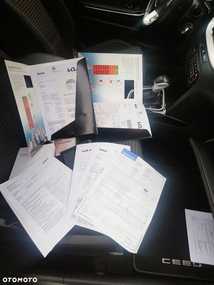 Kia Ceed - 33
