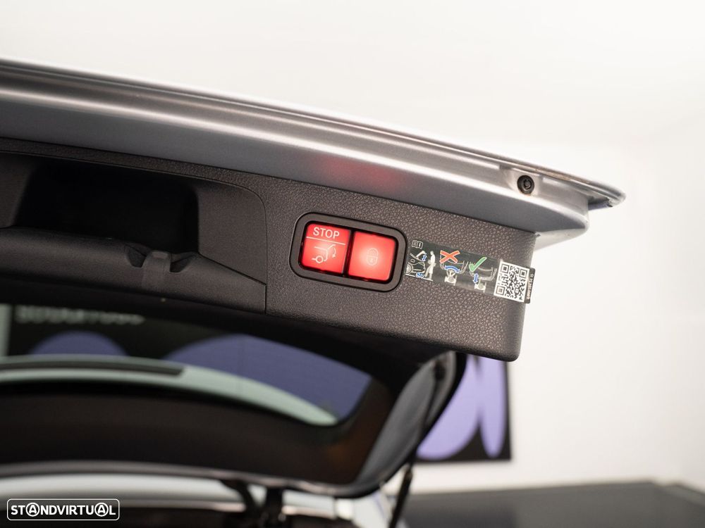 Mercedes-Benz E 300 de AMG Line - 13
