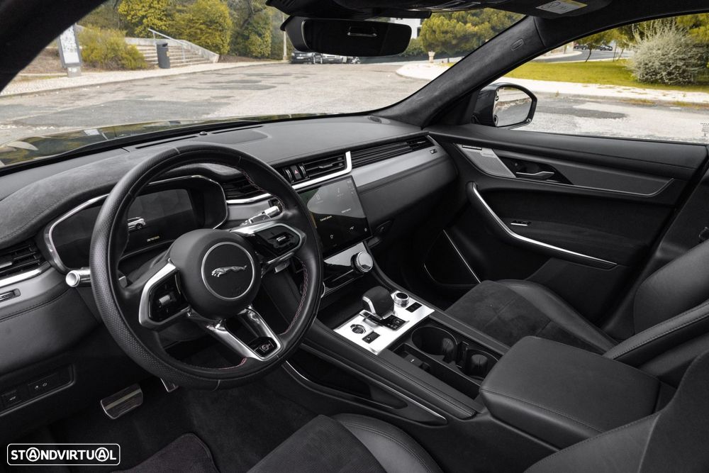 Jaguar F-Pace 5.0 V8 AWD SVR - 16