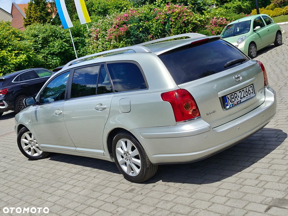 Toyota Avensis 2.0 VVT-i Executive - 3