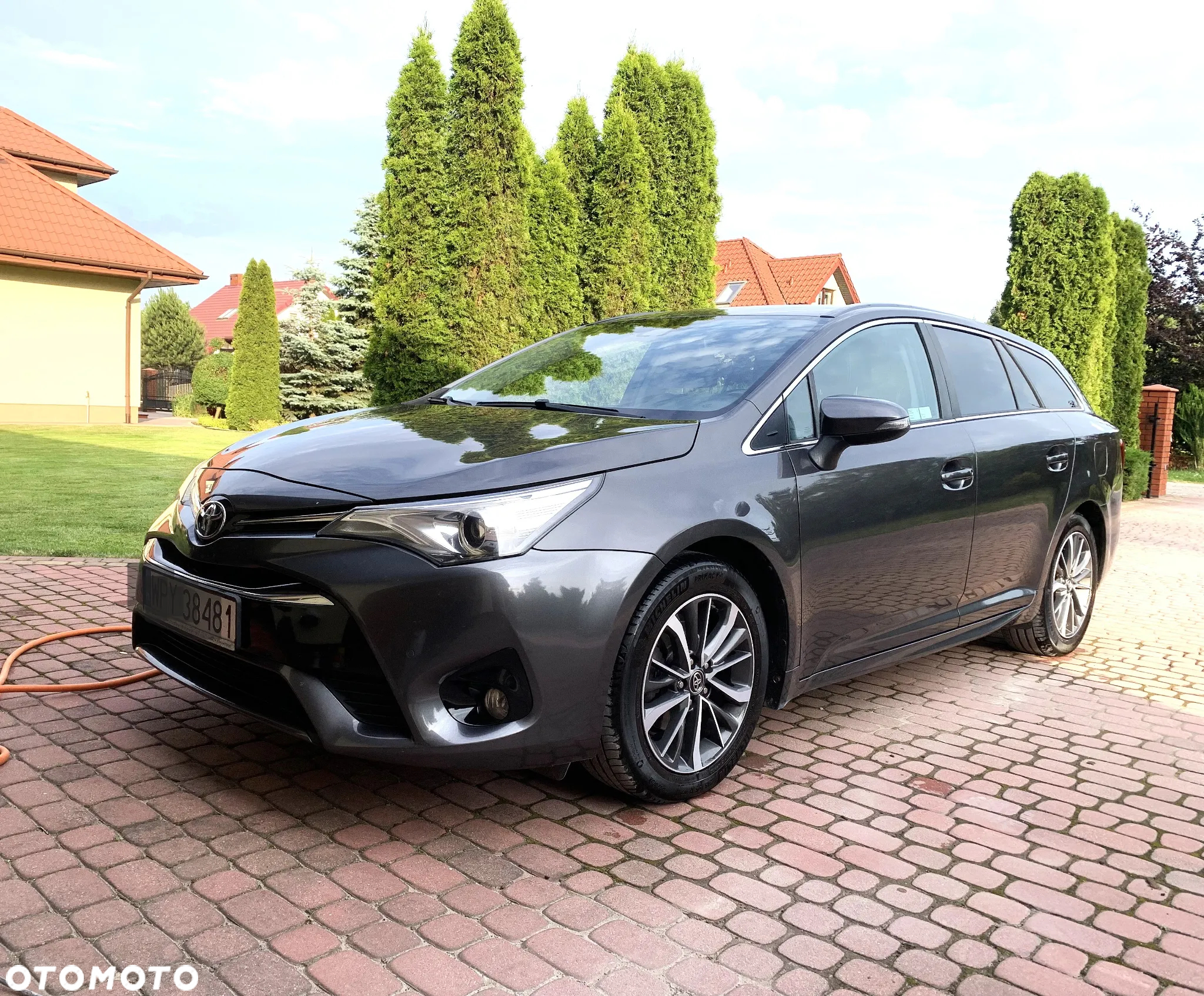 Toyota Avensis 1.8 Premium - 10