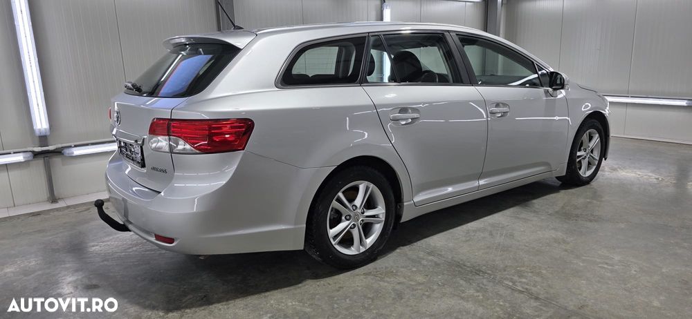 Toyota Avensis 2.0 D-4D - 23