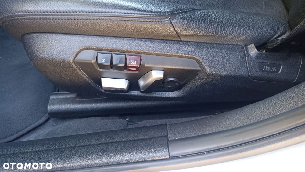 BMW Seria 3 328i xDrive Luxury Line - 20