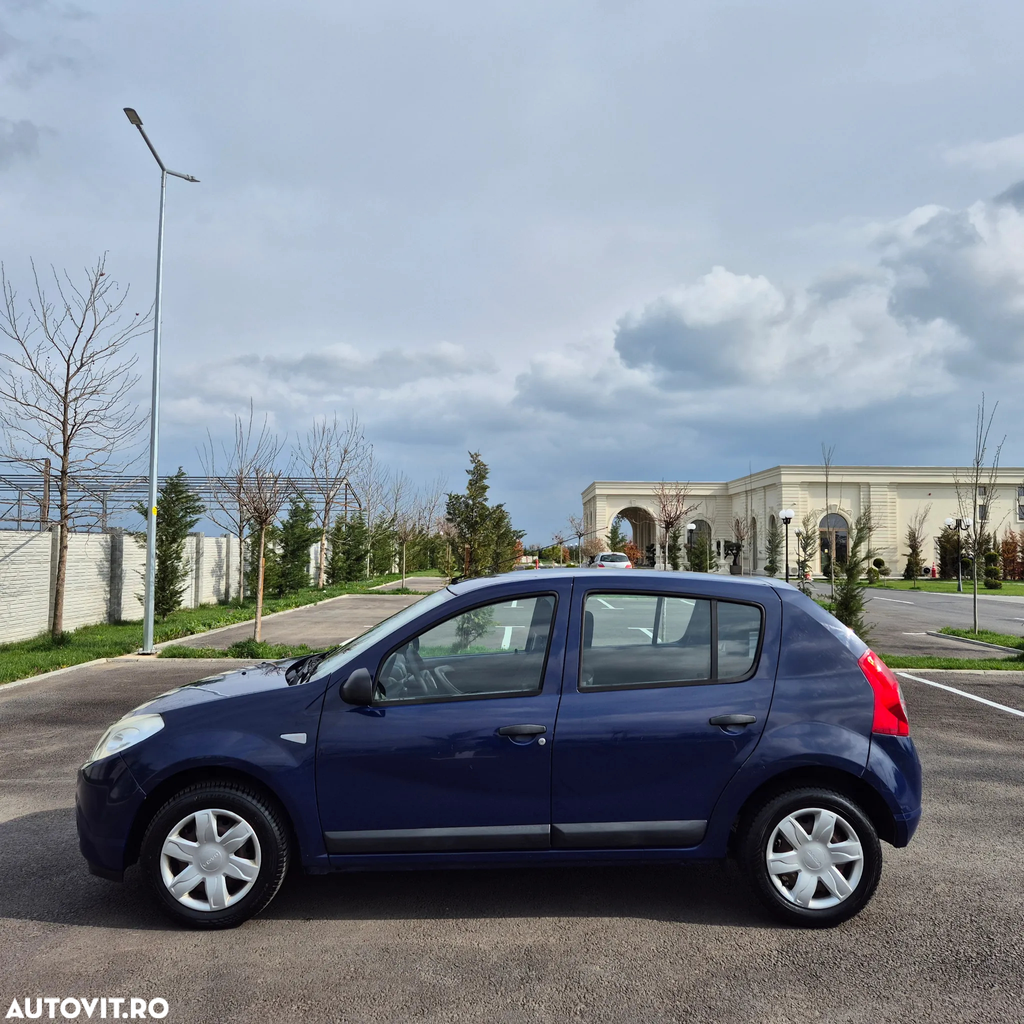 Dacia Sandero 1.2 16V 75 Laureate - 2