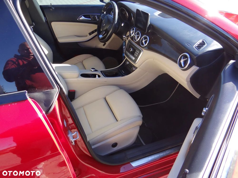 Mercedes-Benz CLA 250 7G-DCT Sport - 23