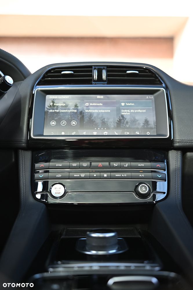 Jaguar F-Pace - 16
