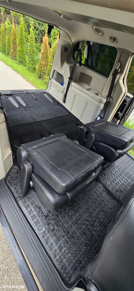 Chrysler Town & Country 3.6 Limited - 14