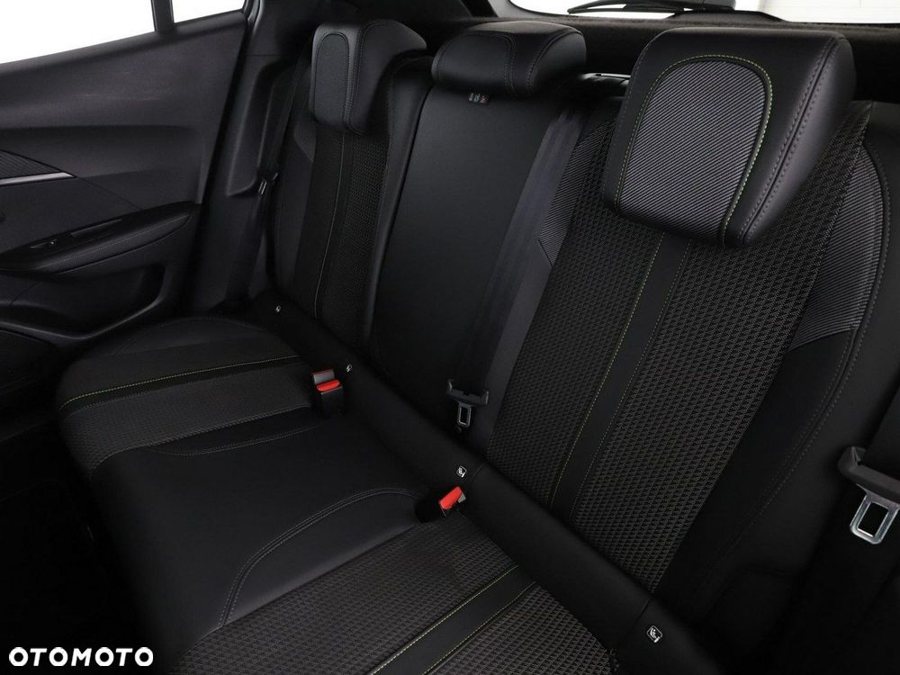 Peugeot 2008 1.2 PureTech GT Line S&S EAT8 - 17