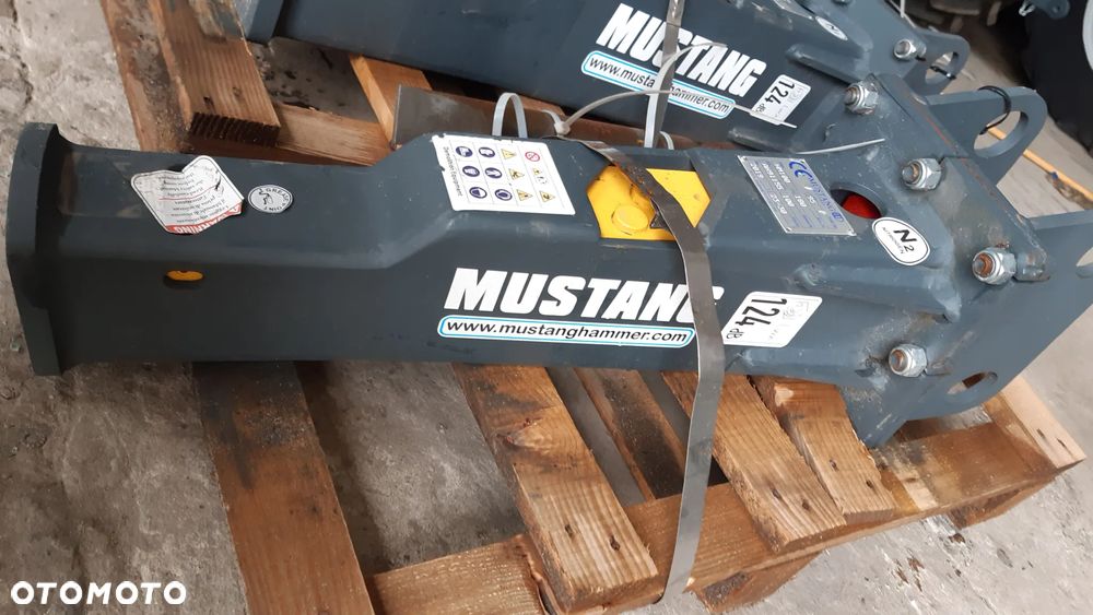 Młot wyburzeniowy hydrauliczny HM100 Mustang do koparki 1-2,5 , waga 75 kg - 3