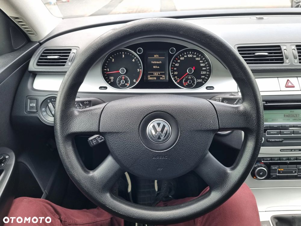 Volkswagen Passat 1.6 TDI DPF BlueMot Comfortline - 11