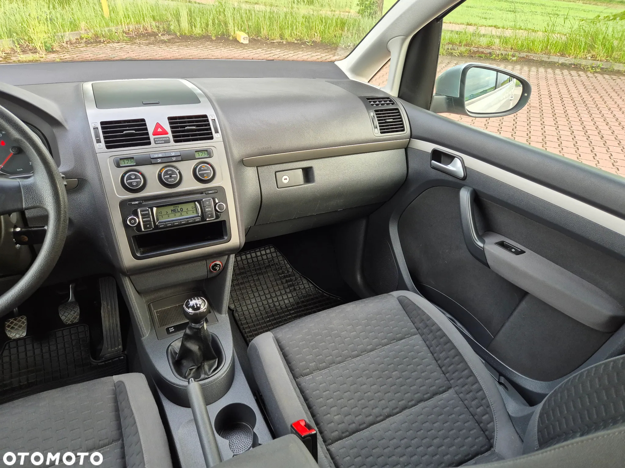 Volkswagen Touran 1.6 Conceptline - 23