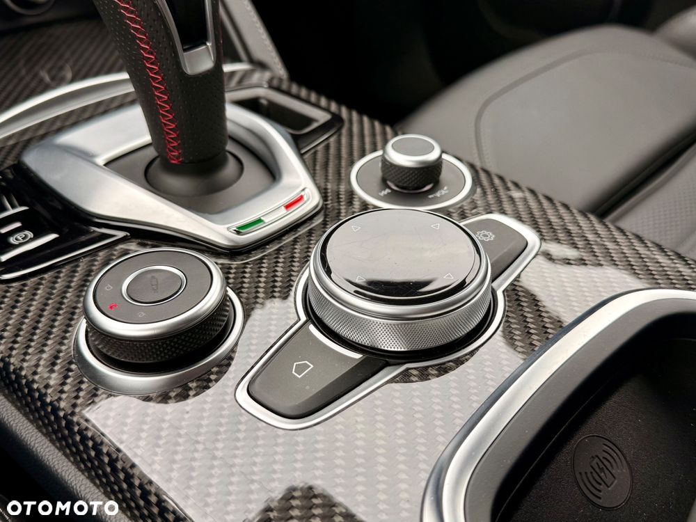 Alfa Romeo Stelvio 2.0 Turbo 16V AT8-Q4 Estrema - 36