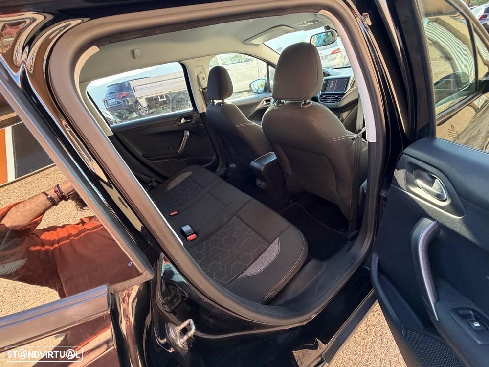 Peugeot 2008 1.6 BlueHDi Style - 9