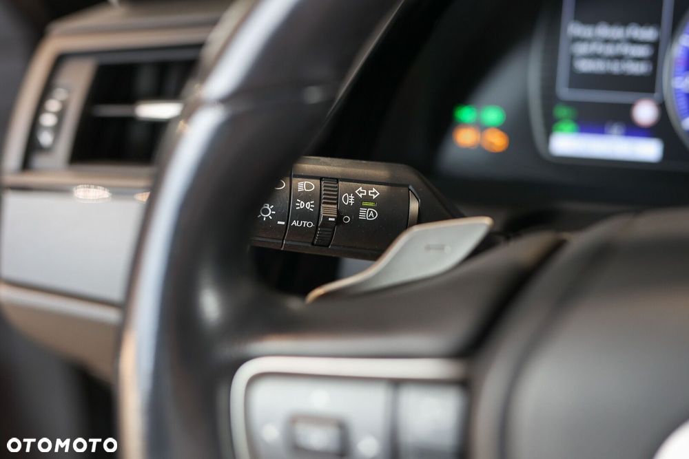 Lexus ES 300h Business Edition - 26
