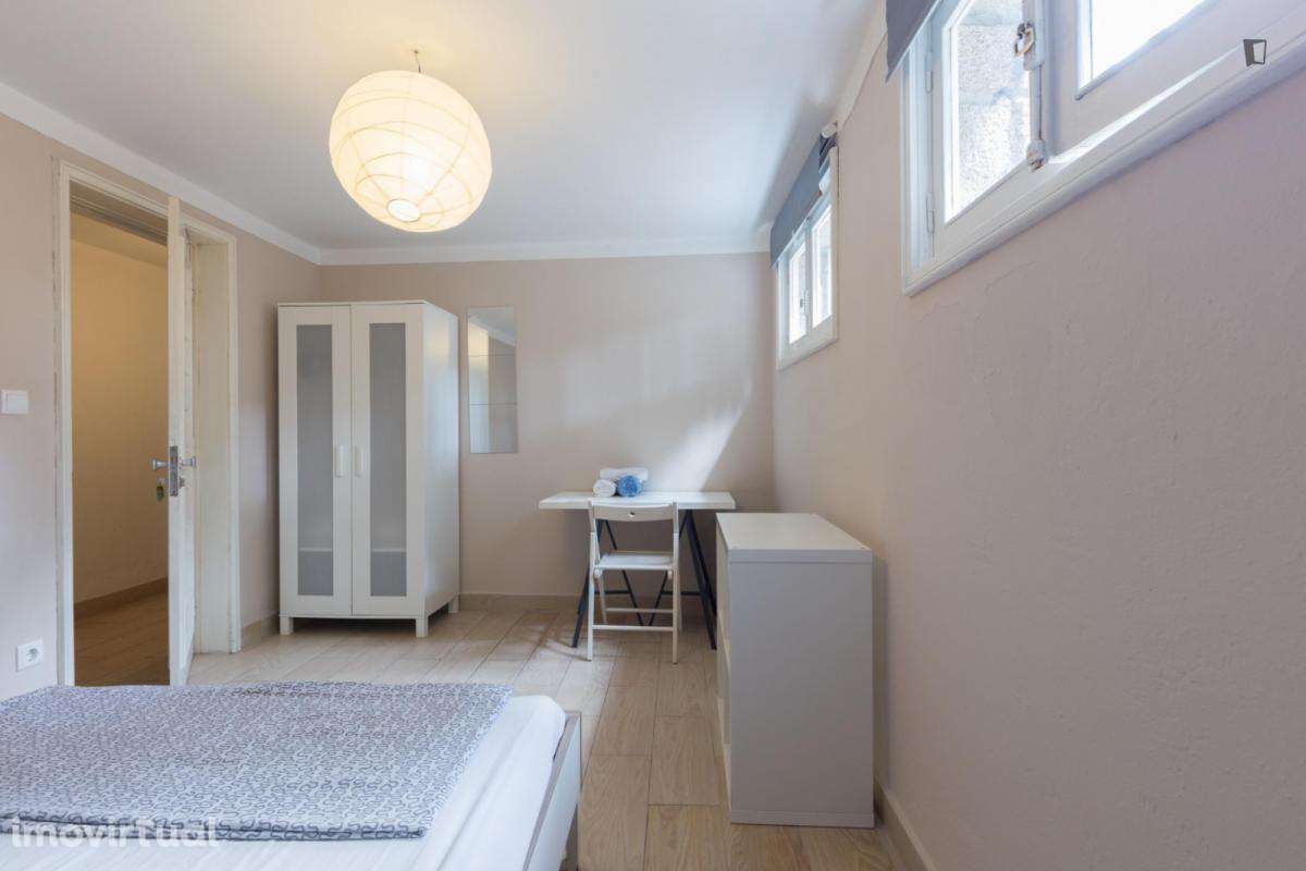 Quarto - localizado em Paranhos Porto - Grande imagem: 3/37