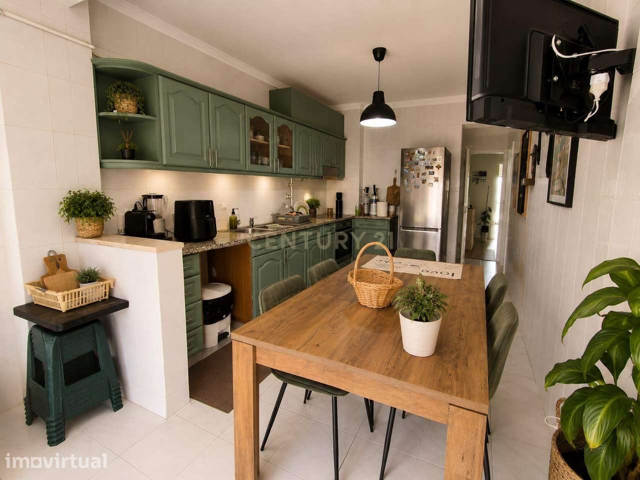 T3 Mobilado com 101,6 m² | Suite | Varandas | Internet e TV incluídos - Grande imagem: 5/14