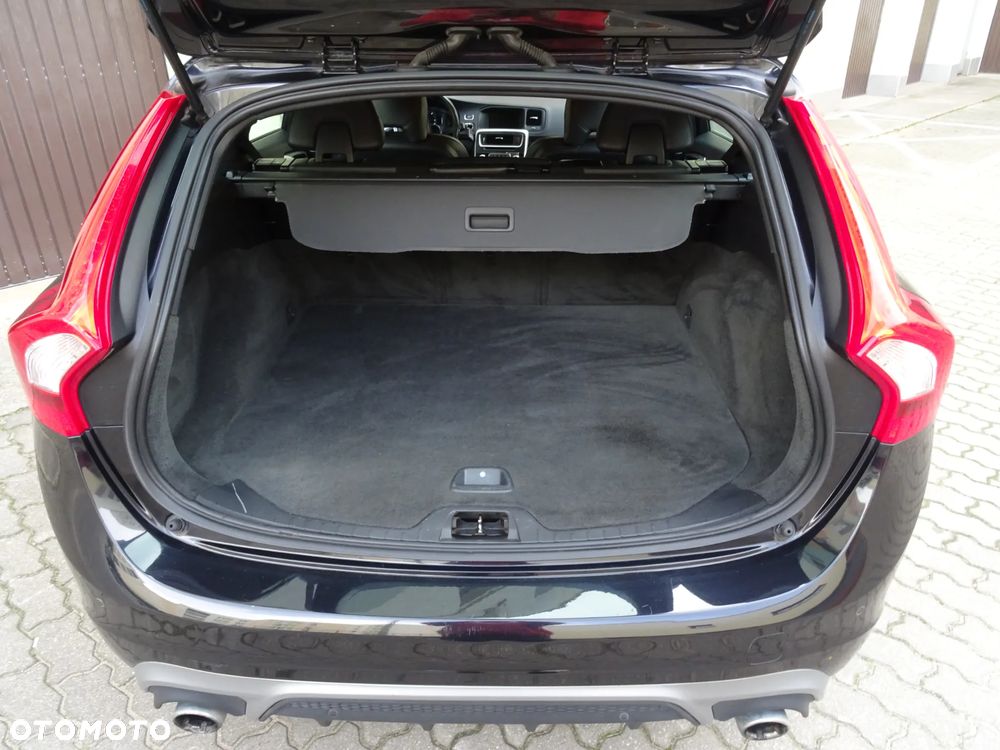 Volvo V60 D2 R-Design Momentum - 10