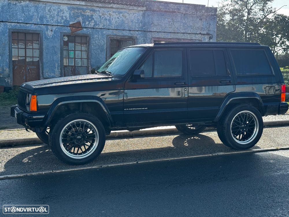 Jeep Cherokee - 1