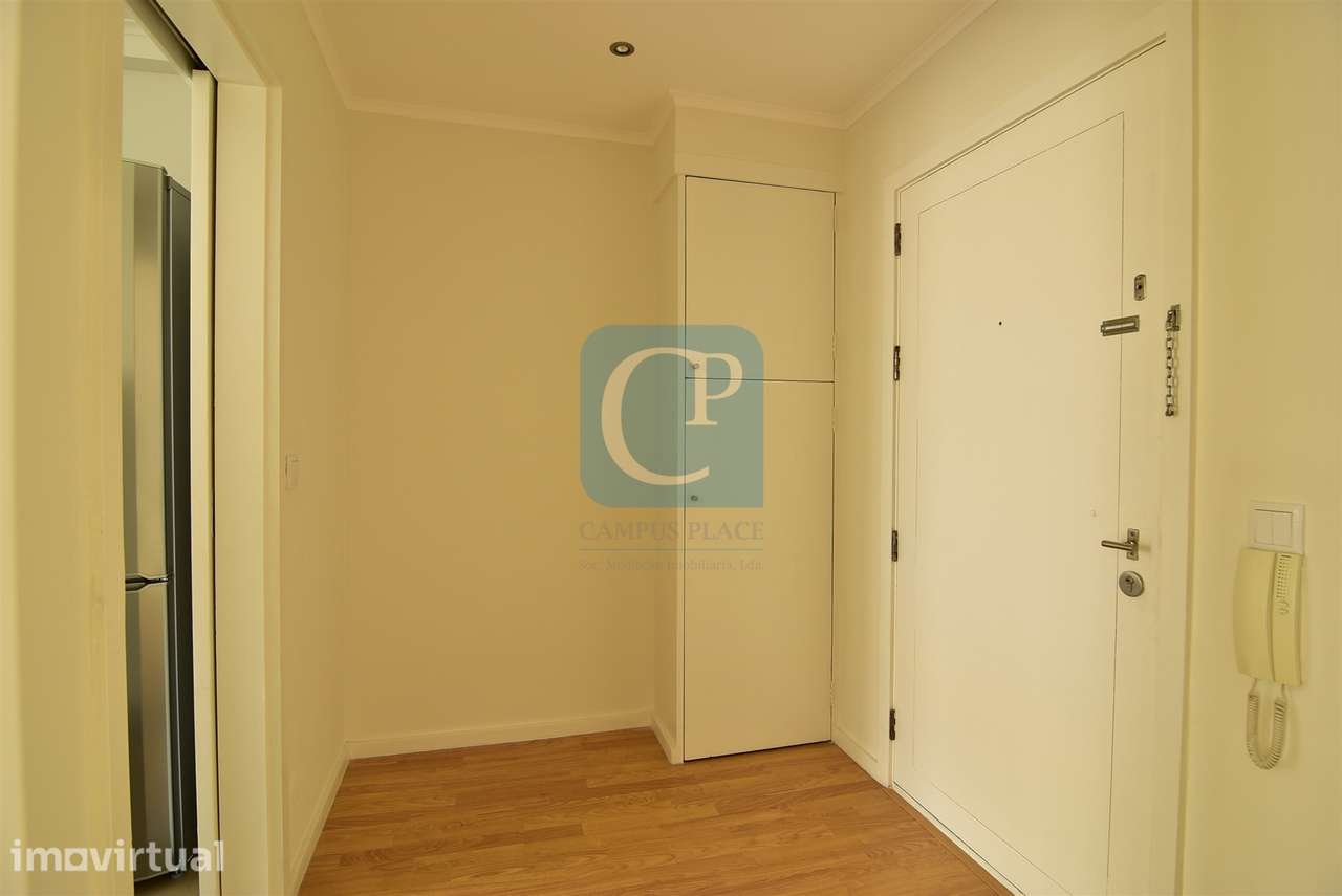 T2 Espaçoso com Varanda e Garagem Fechada no Campo Alegre – Porto - Grande imagem: 5/25