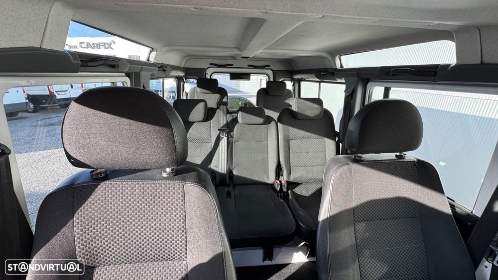 Land Rover Defender 110 DPF Station Wagon E - 17