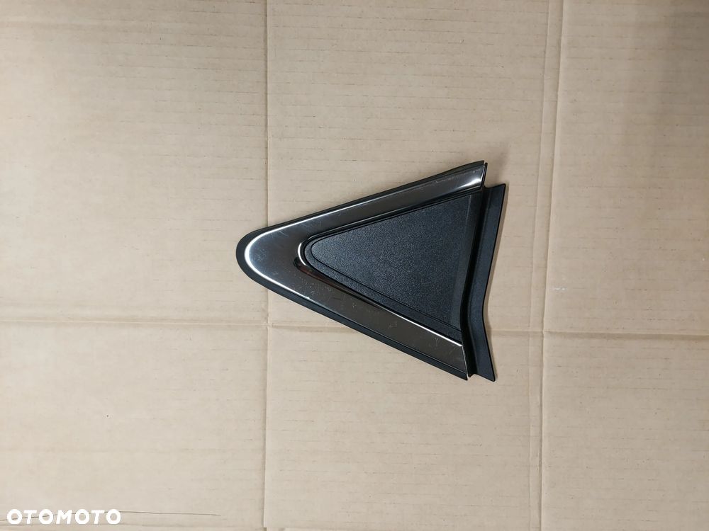 Mitsubishi Eclipse Cross 17- Trójkąt Zaślepka Błotnika L Tył - 1