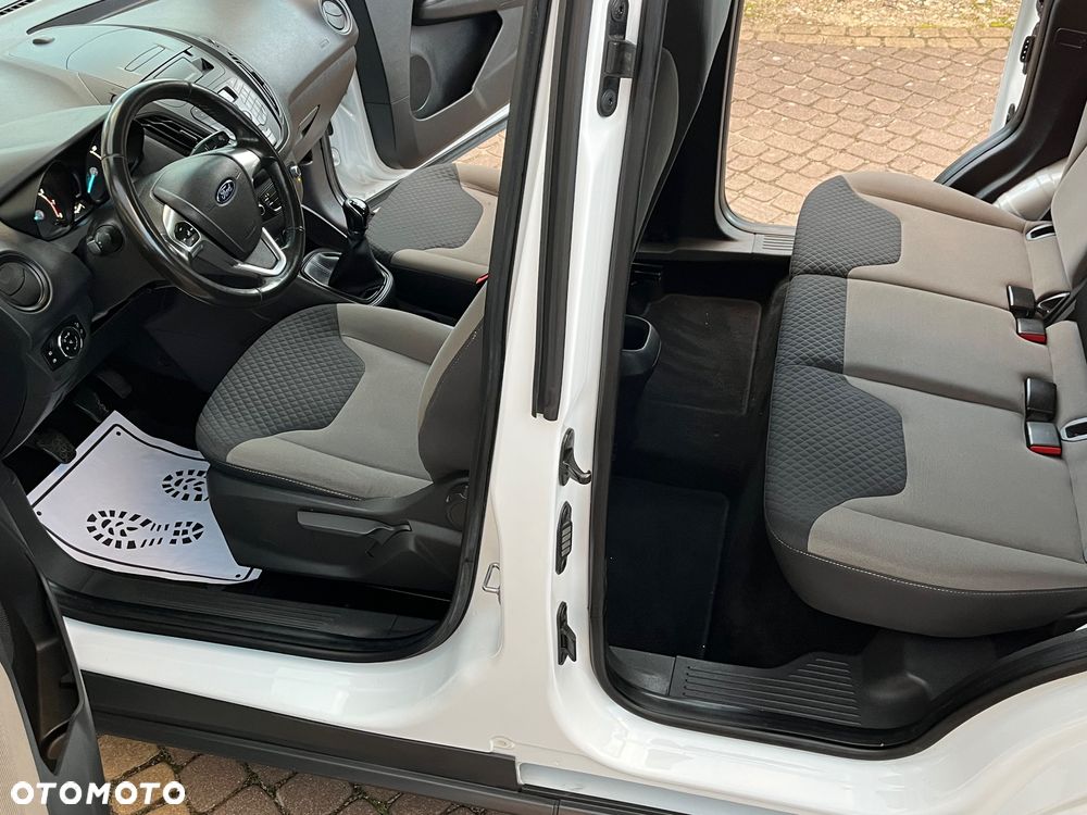 Ford Transit Courier - 24