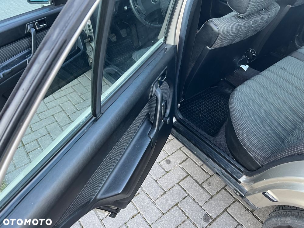 Mercedes-Benz W201 (190) - 18