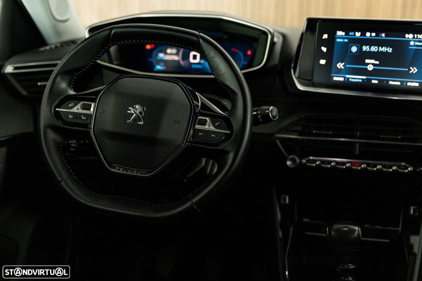 Peugeot 2008 1.2 PureTech Allure - 38