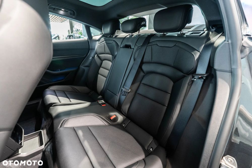 Porsche Taycan 105kWh 4S Black Edition - 11