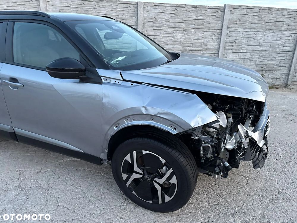 Peugeot 2008 Hybrid 136 e-DSC GT - 30