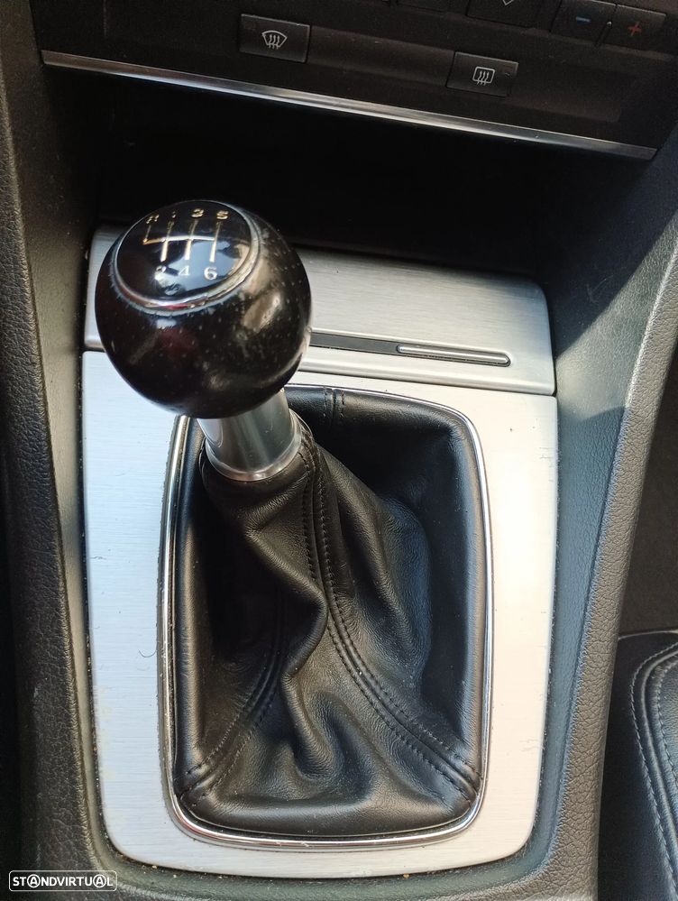 Audi A4 2.0 TDI S-line - 26