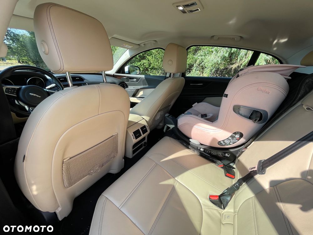 Jaguar XE 2.0 T Prestige - 15