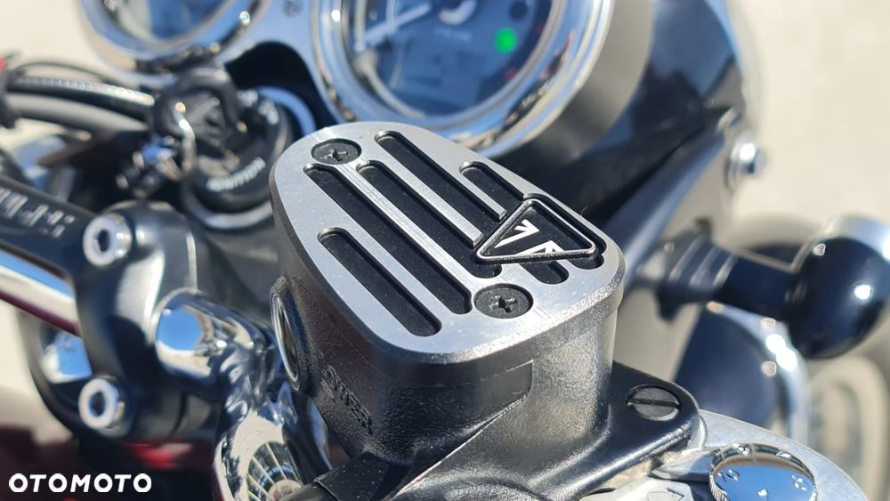 Triumph Bonneville - 13