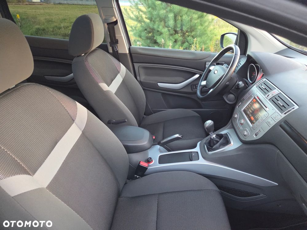 Ford Kuga - 11