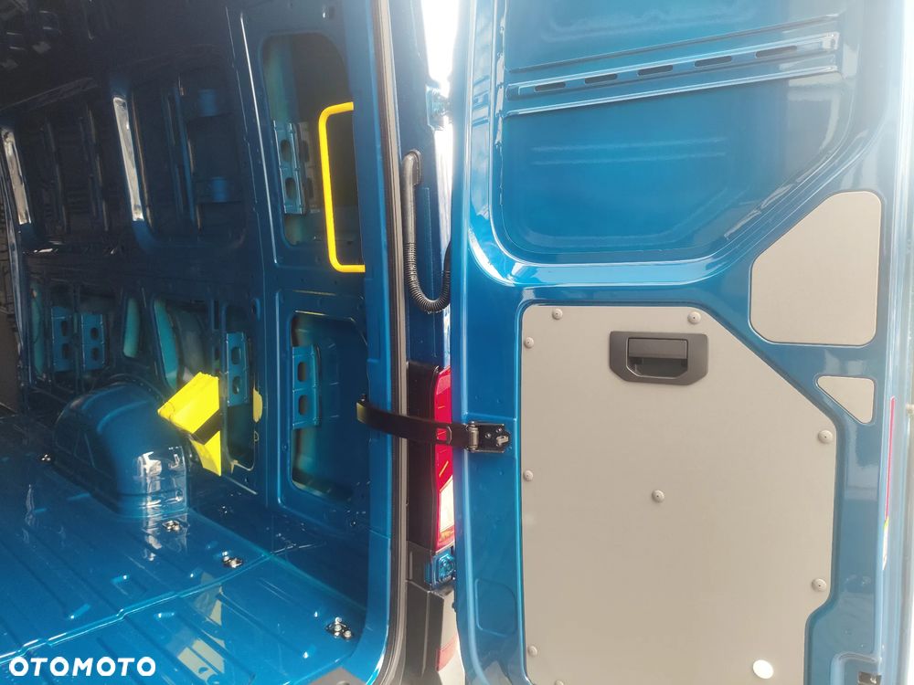 Volkswagen Crafter - 13