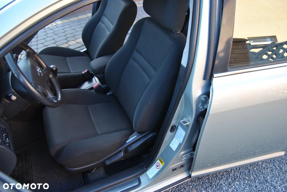 Toyota Avensis 1.8 VVT-i Sol - 30